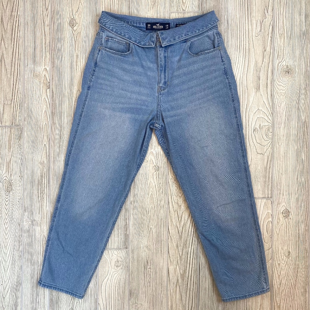 Hollister Ultra High Rise Mom Jeans size W31x L27